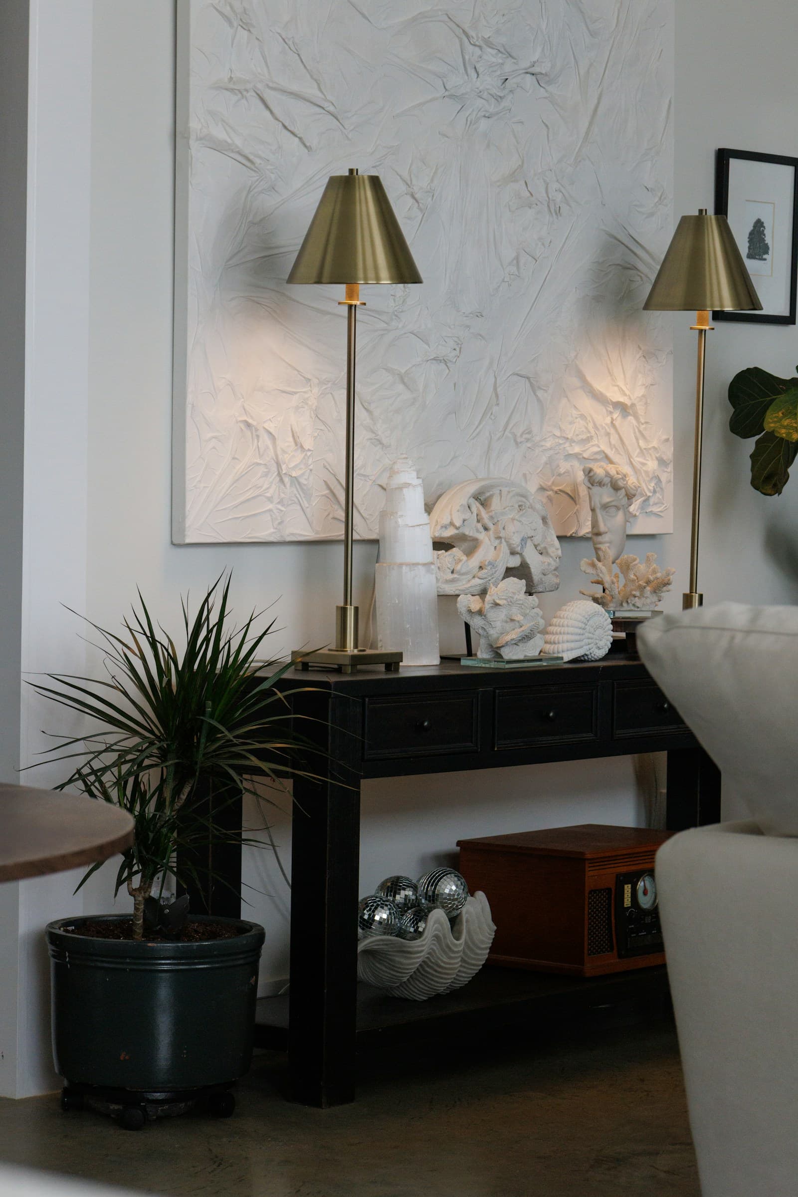 Round metal decor remedy example